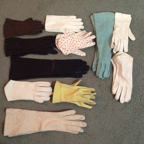 Lot of 11 Pair of c. 1950s '50s or 1960s '60s Vintage Gloves, Approx. Sizes 5-6 - Picture 1 of 12